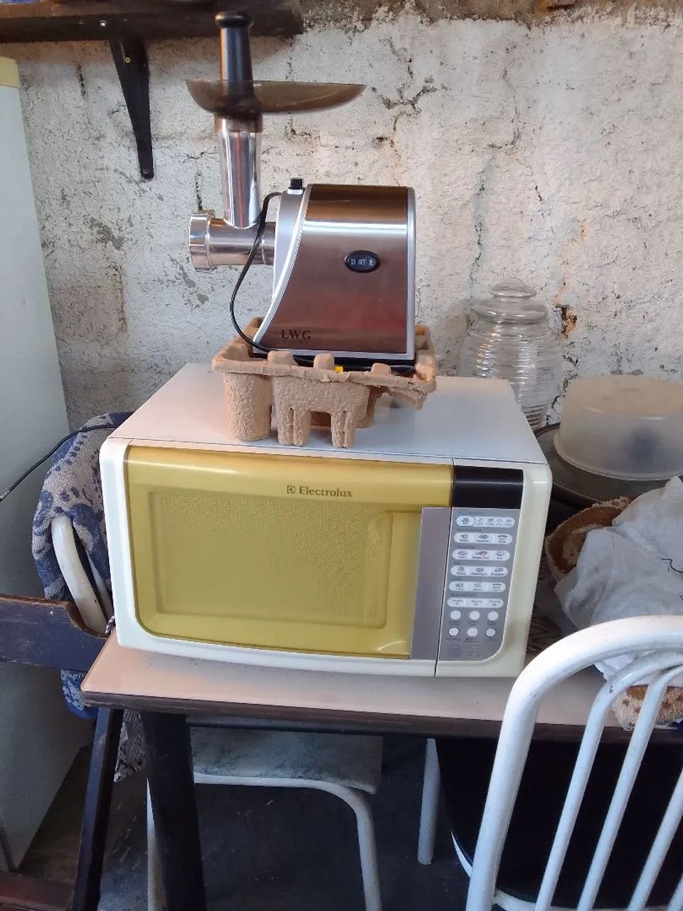 Microondas eletrolux,bem conservado funcionando bem 127wats