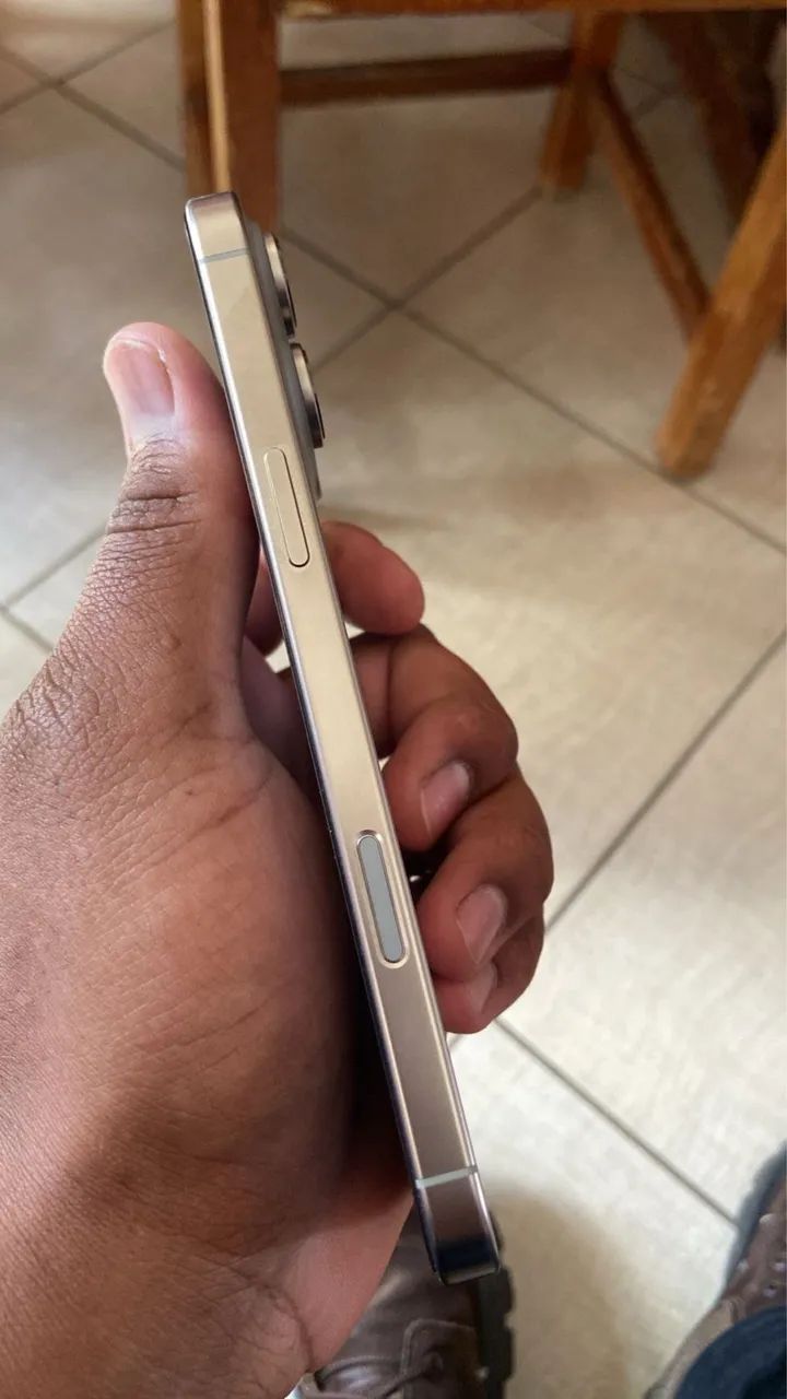 Iphone 16 pro max - Foto 2