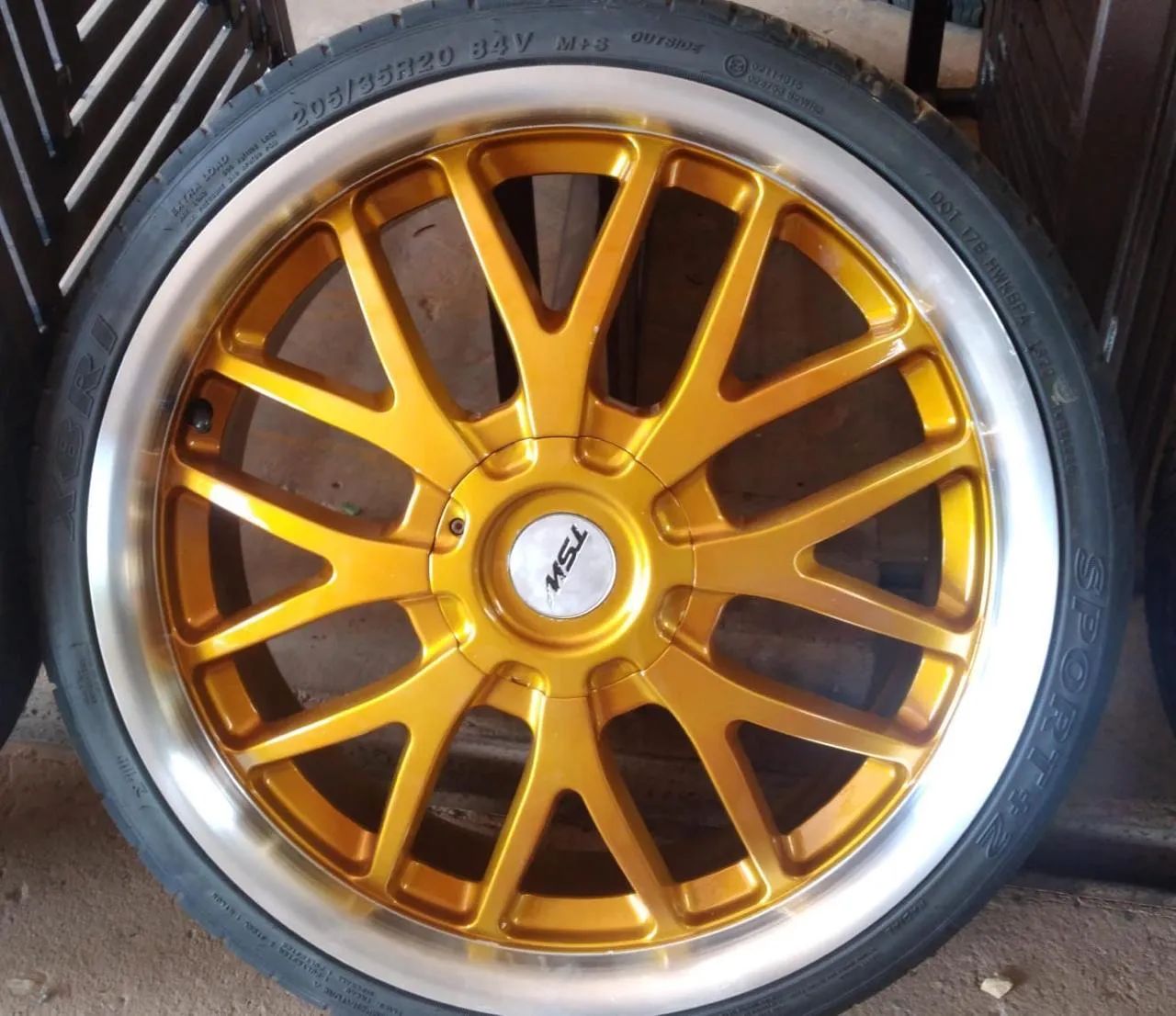 Roda Aro 20 marca TSW com pneu - Foto 5