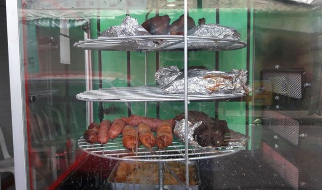Assador de frangos e carnes