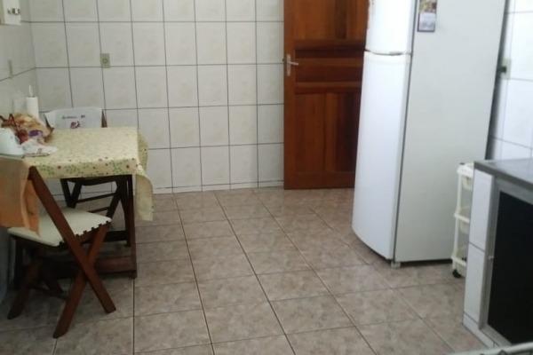 Vendo- Casa com três dormitórios, a 1 km do Centro de São Lourenço! - Foto 11