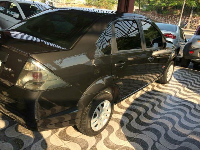 Vendo fiesta sedan ano 2010/2011 já financiado