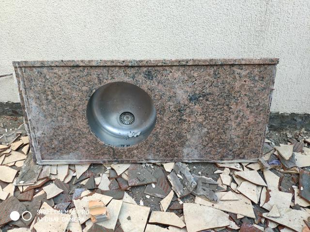 Pia em granito 1.24x0.55m