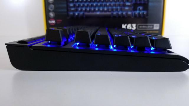 Teclado Gamer Corsair K63 Wireless Led Blue Mecânico - Semi Novo - Foto 3