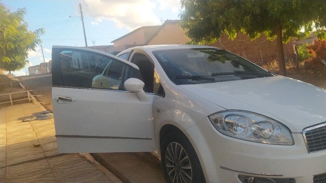 FIAT LINEA ESSENCE 2012