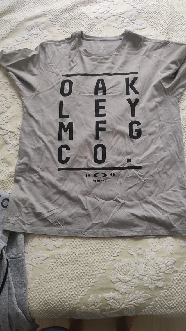 Camiseta Oakley Oran Creme - Menino Vendas Multimarcas