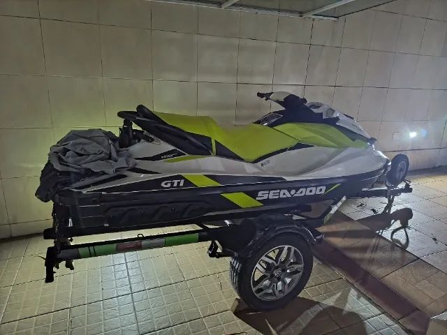 Jet ski Seadoo GTI 66 Horas de uso 