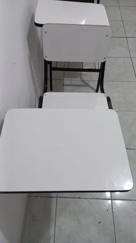 Cadeira escolar com mesa embutida