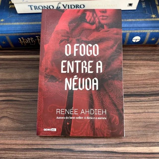 Livro O Fogo entre a Névoa