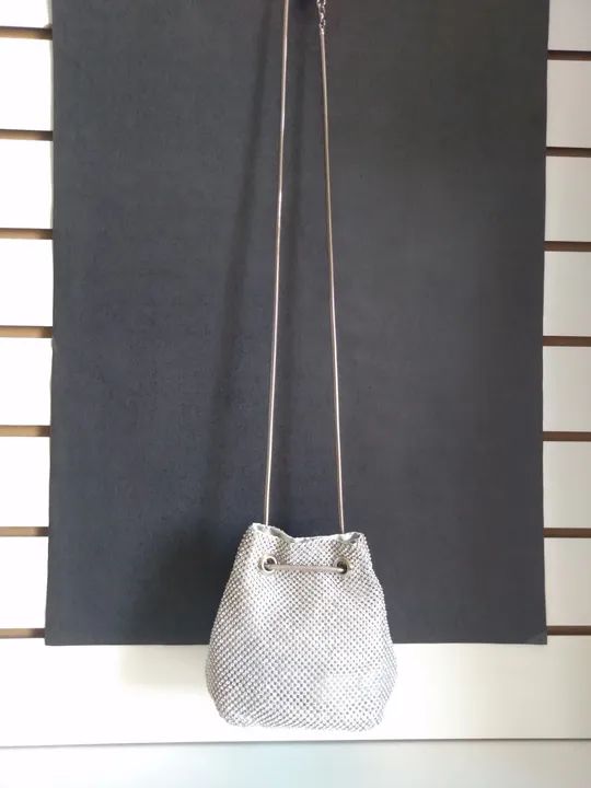 Bolsinha prata crutch com strass de ombro com fecho  - Foto 4