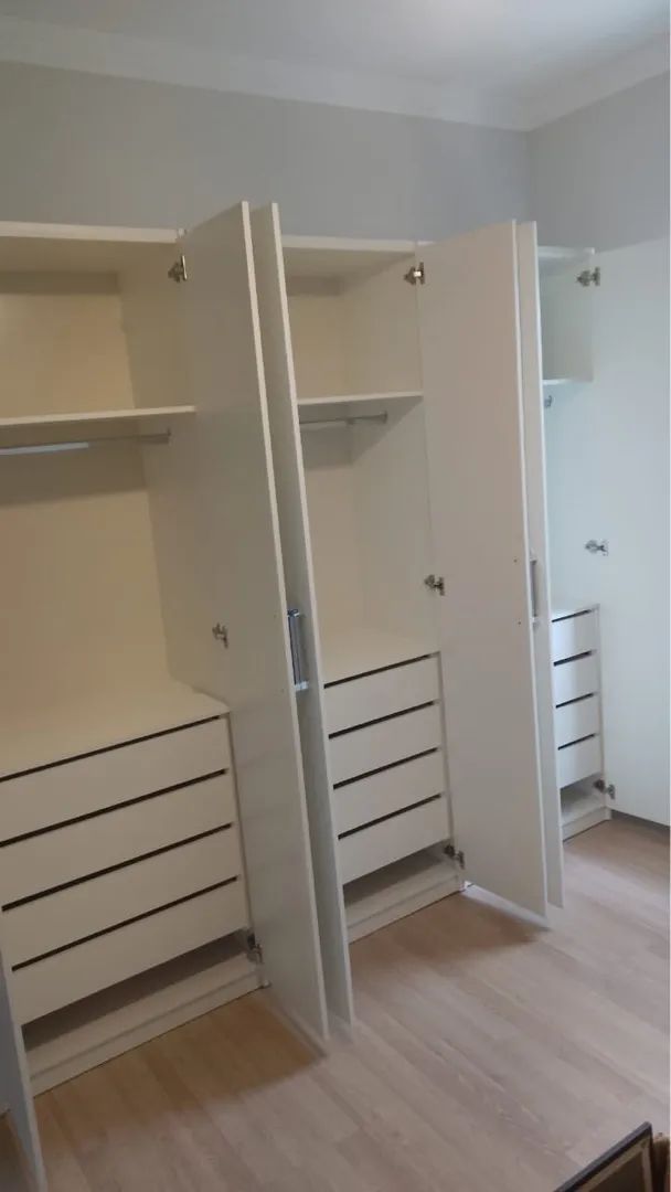 Cabideiro c/ 4 Gavetas e maleiro MDF