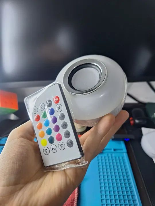 Lâmpada LED com Som Embutido