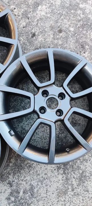 Rodas de liga leve aro 17 com pneus 185/35