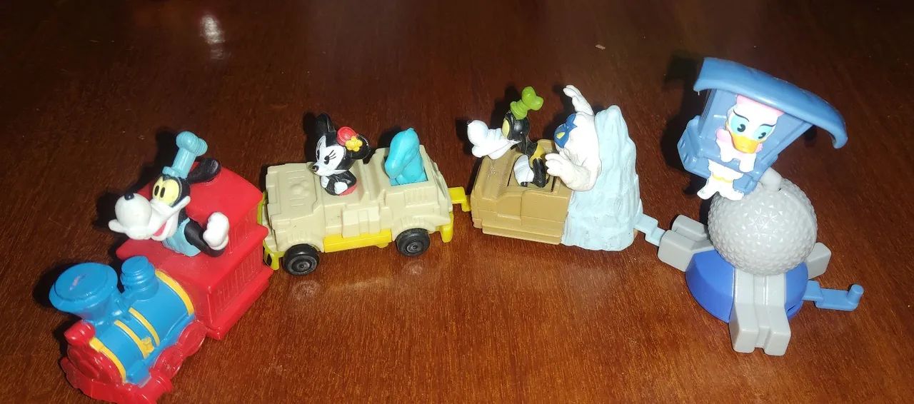kit com 4 Bonecos Walt Disney Resort