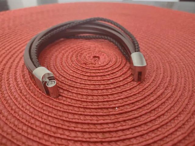 Kit Pulseiras Em Couro Preta e Marrom (19 cm) com fecho magnético em Promoção  - Foto 4