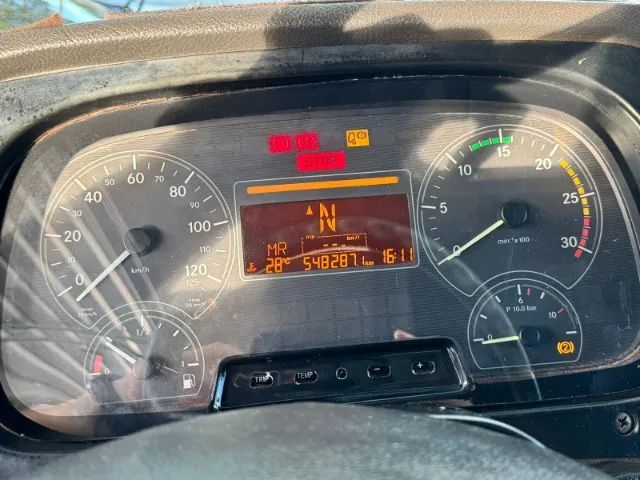 Mercedes Benz Atron 2324 ano 2014 no chassi - Foto 10