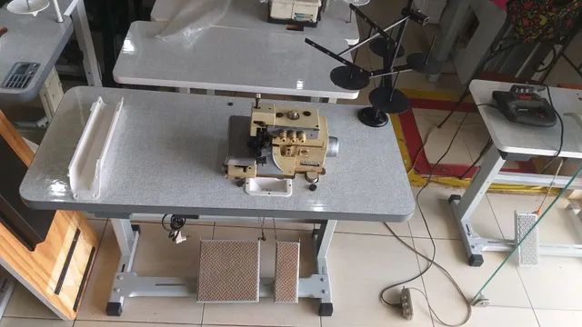 Máquina de costura overlock industrial Romoldi usada  - Foto 2
