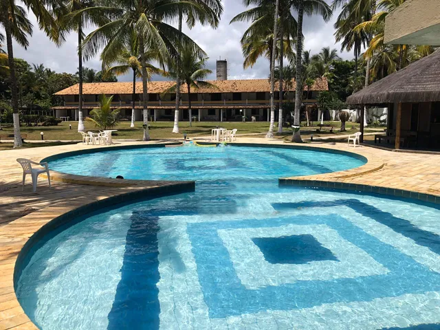 VILLAGE EM CONDOMÍNIO FECHADO