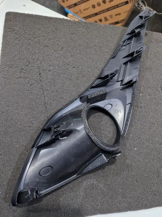 Par Moldura preta do farol de milha Toyota Yaris 2018 a 2022 Original - Foto 2