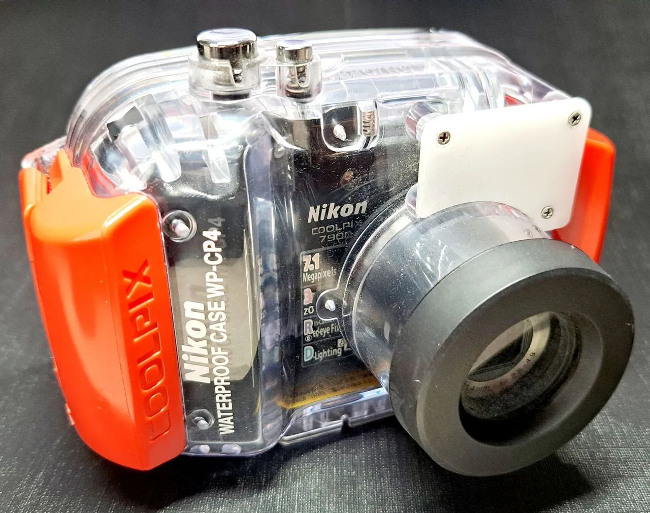 Câmera digital Nikon com caixa estanque para mergulho - Foto 3