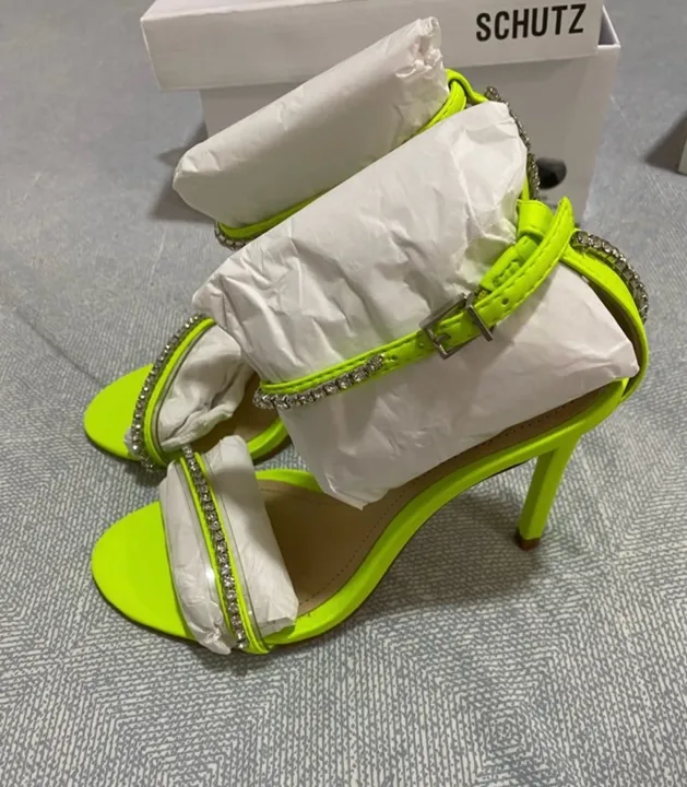 Sandália Schutz Neon com Pedrarias
