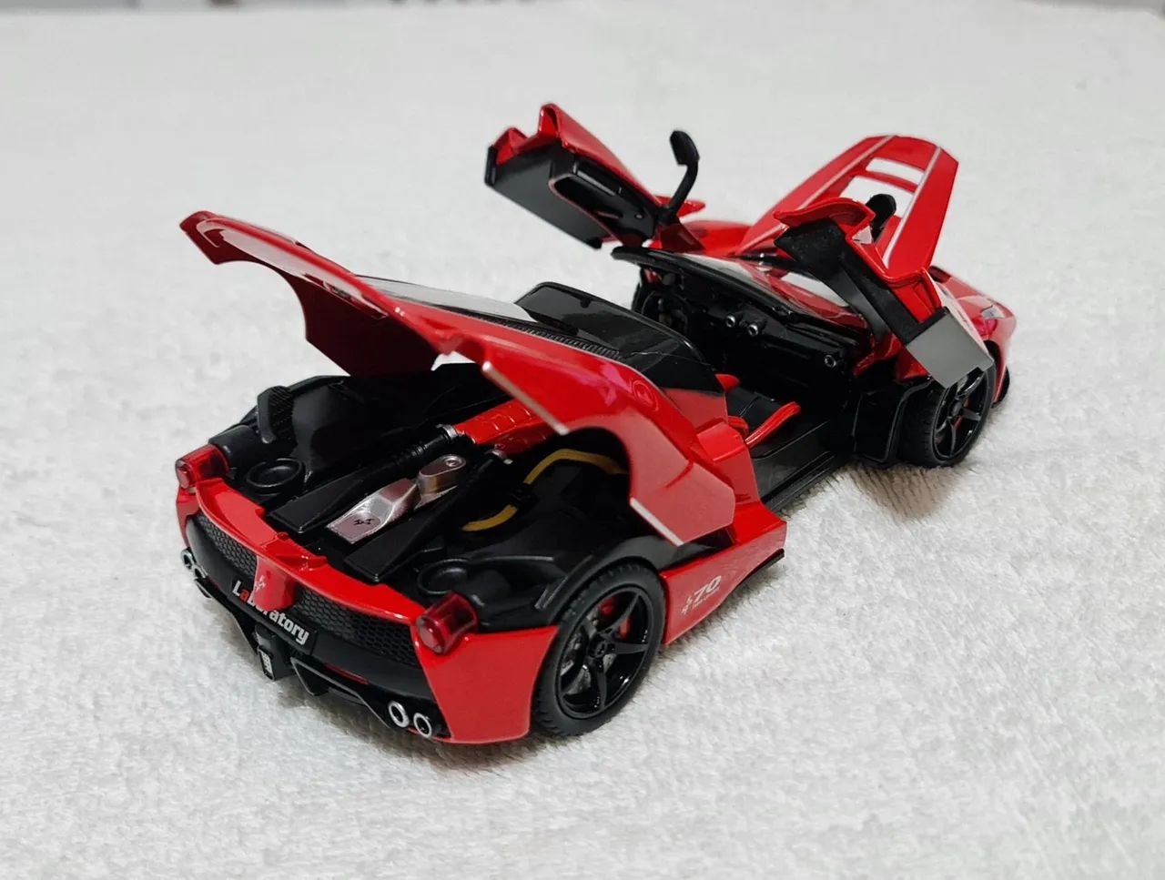Carrinho miniatura Ferrari Laferrari escala 1/24  - Foto 2