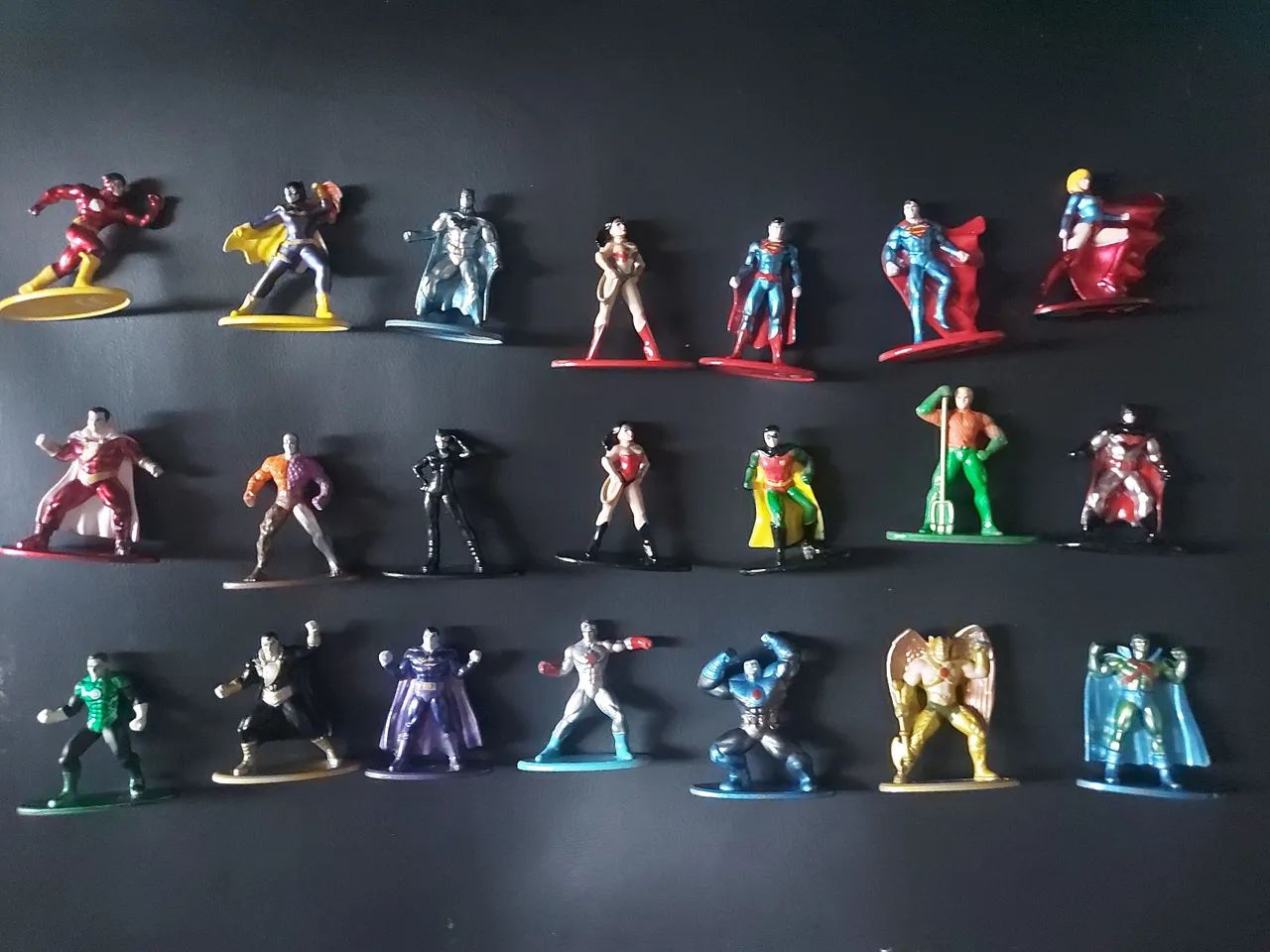 Coleção de Miniaturas de Super-heróis