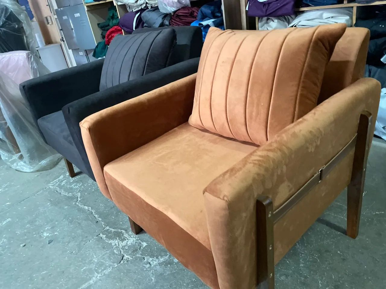 Poltronas Orion em Veludo Elegantes e Confortáveis - Foto 2