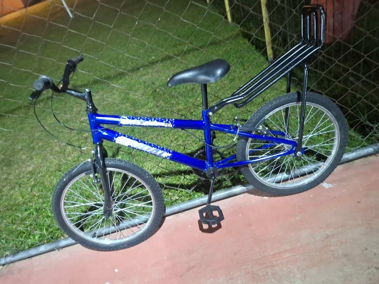 BMX Azul com Suporte Traseiro