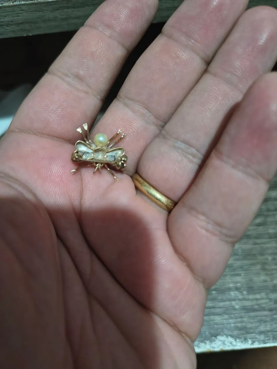 Broche Abelha em Ouro com Diamantes e Pérola - Foto 2