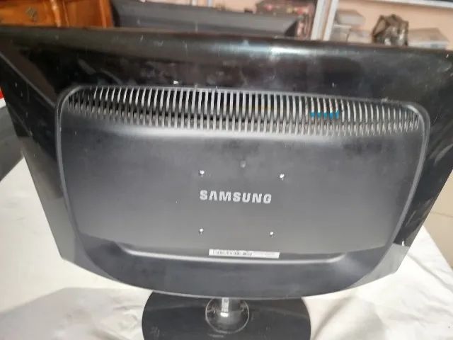 Lote com 2 Monitores Com Defeito Samsung e LG - Com defeito - Foto 2