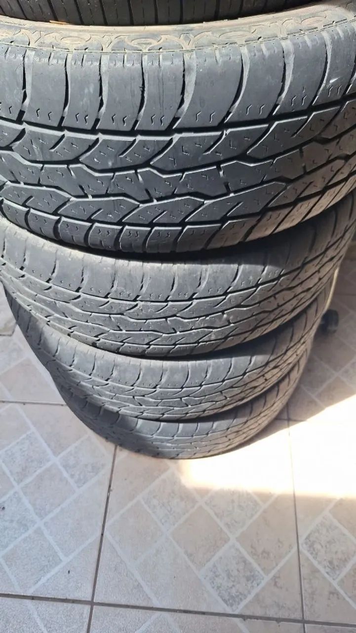 Jogo de pneus 18 da Amarok e jogo de p eus aro 17 do jeep renegade.  - Foto 3