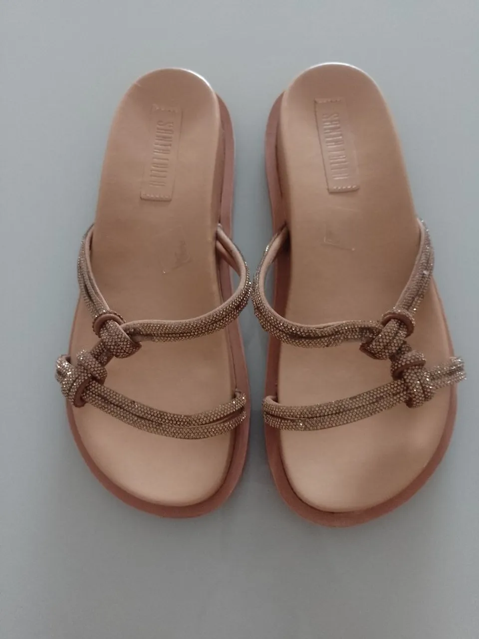 Sandália Santa Lolla com Detalhes em Strass - Tamanho 37