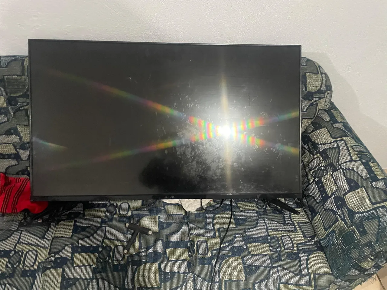 TV Aiwa para retirada de peças