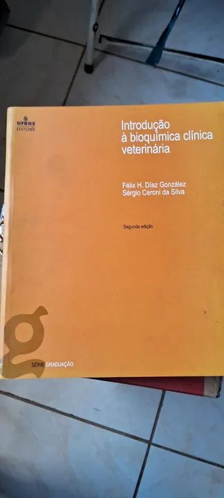Vendo 4 livros de veterinária 