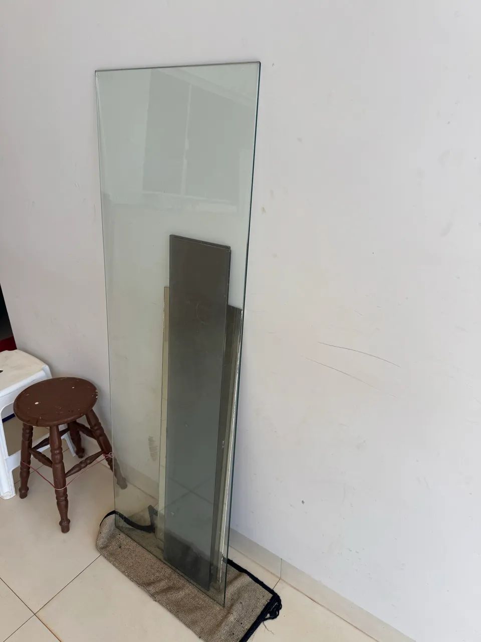 Mesa e prateleiras em bindlex