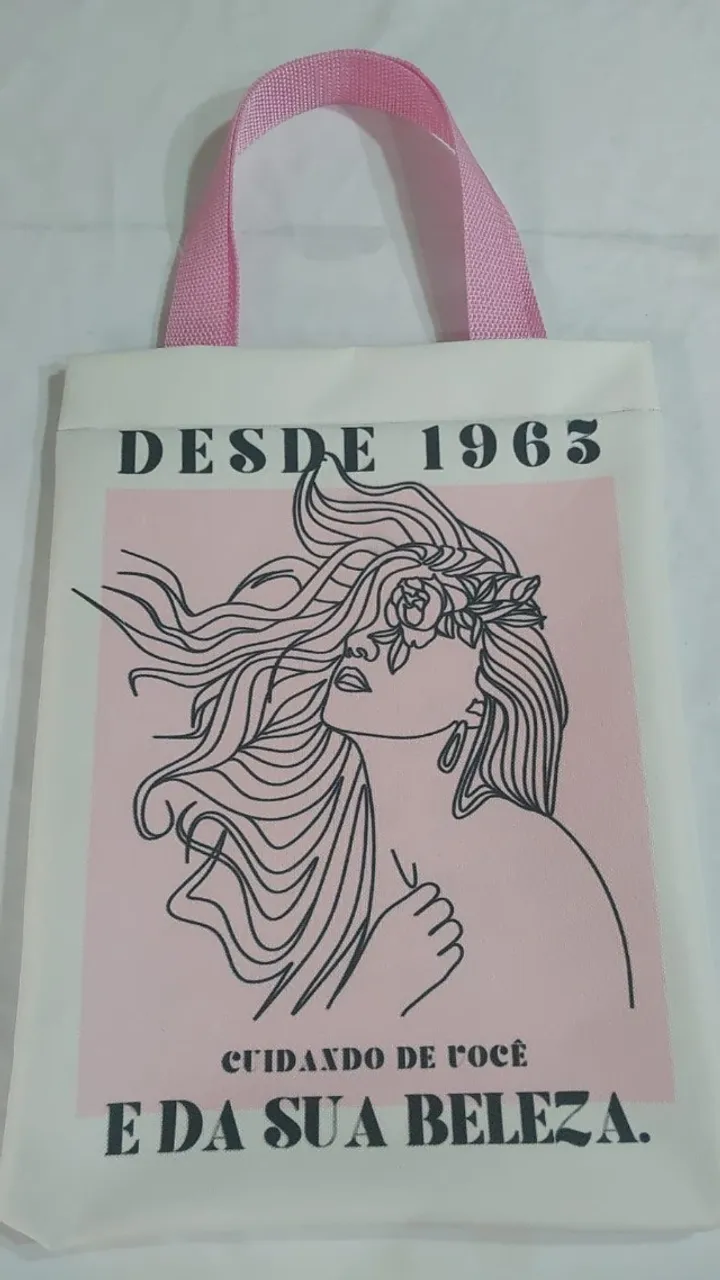 Embalagens personalizadas, brindes promocionais, copos, camisas.
