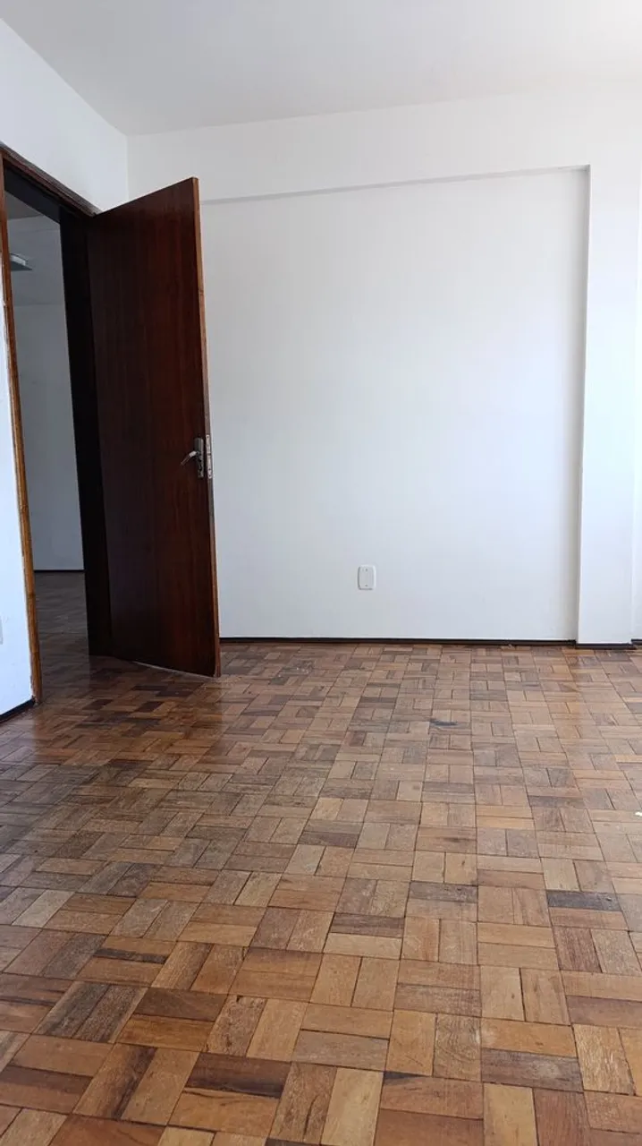 Apartamento com 3 Quarto(s) e 1 banheiro(s) para Alugar, 100 m² por R$ 2100 / Mês