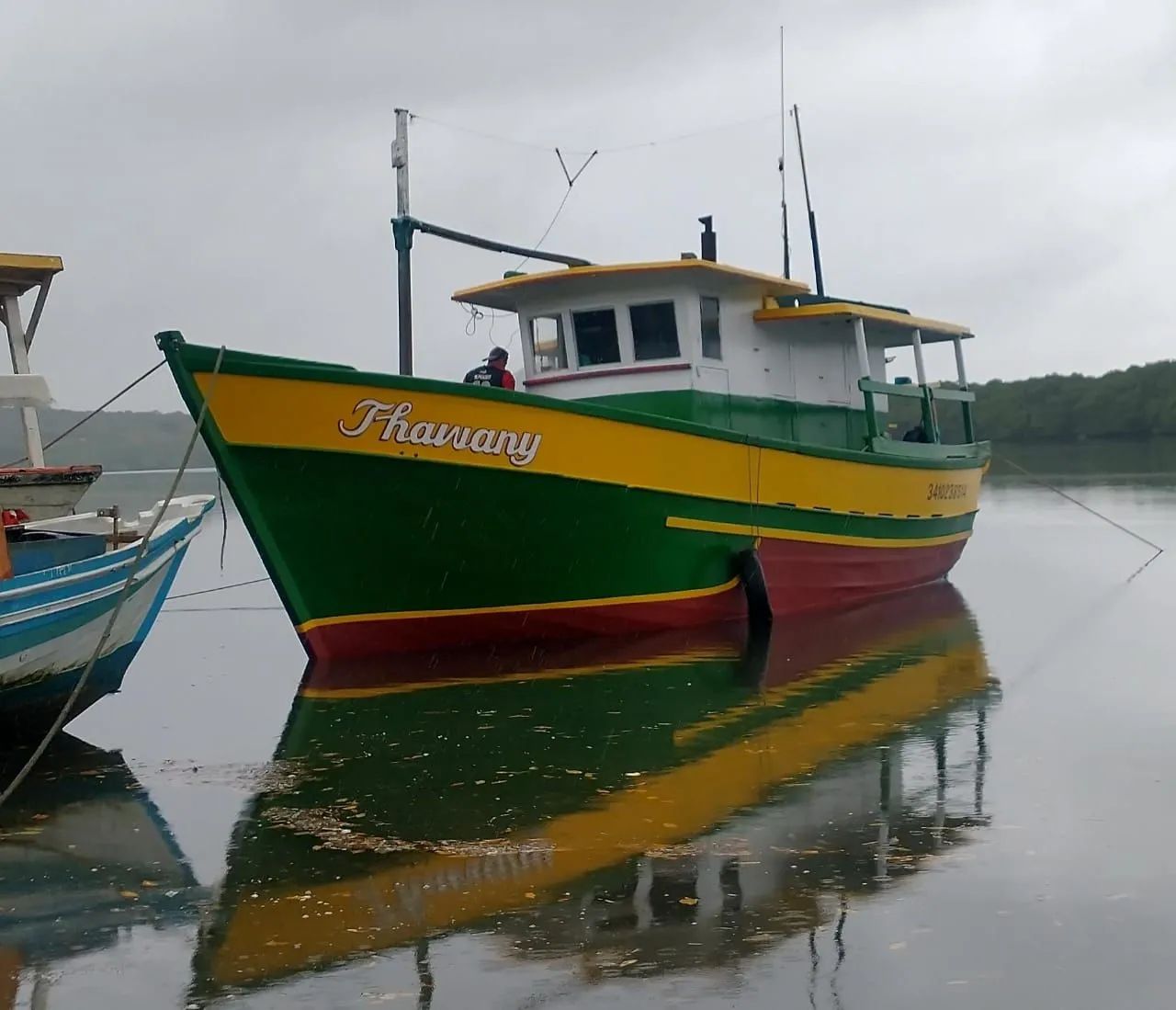 Barco de pesca artesanal em madeira - Foto 2