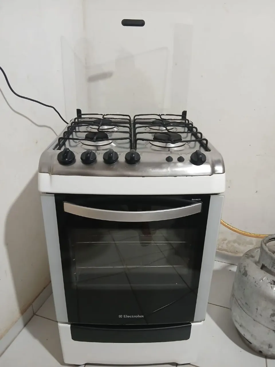 Fogão elétrico com 4 bocas Eletrolux super chamas?