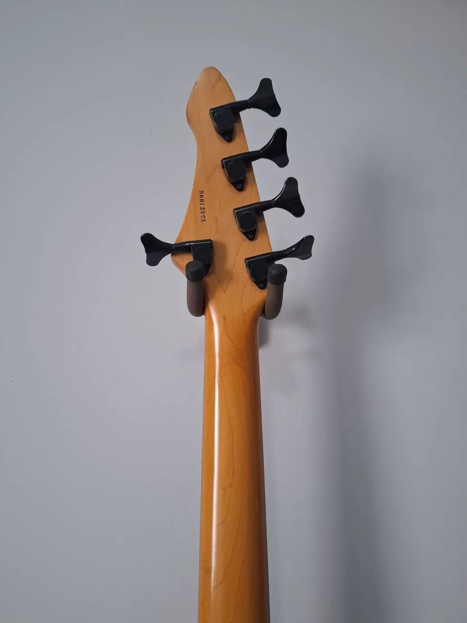 Baixo Aria Pro II Avante modificado (DiMarzio Area J, Aguilar OBP3
