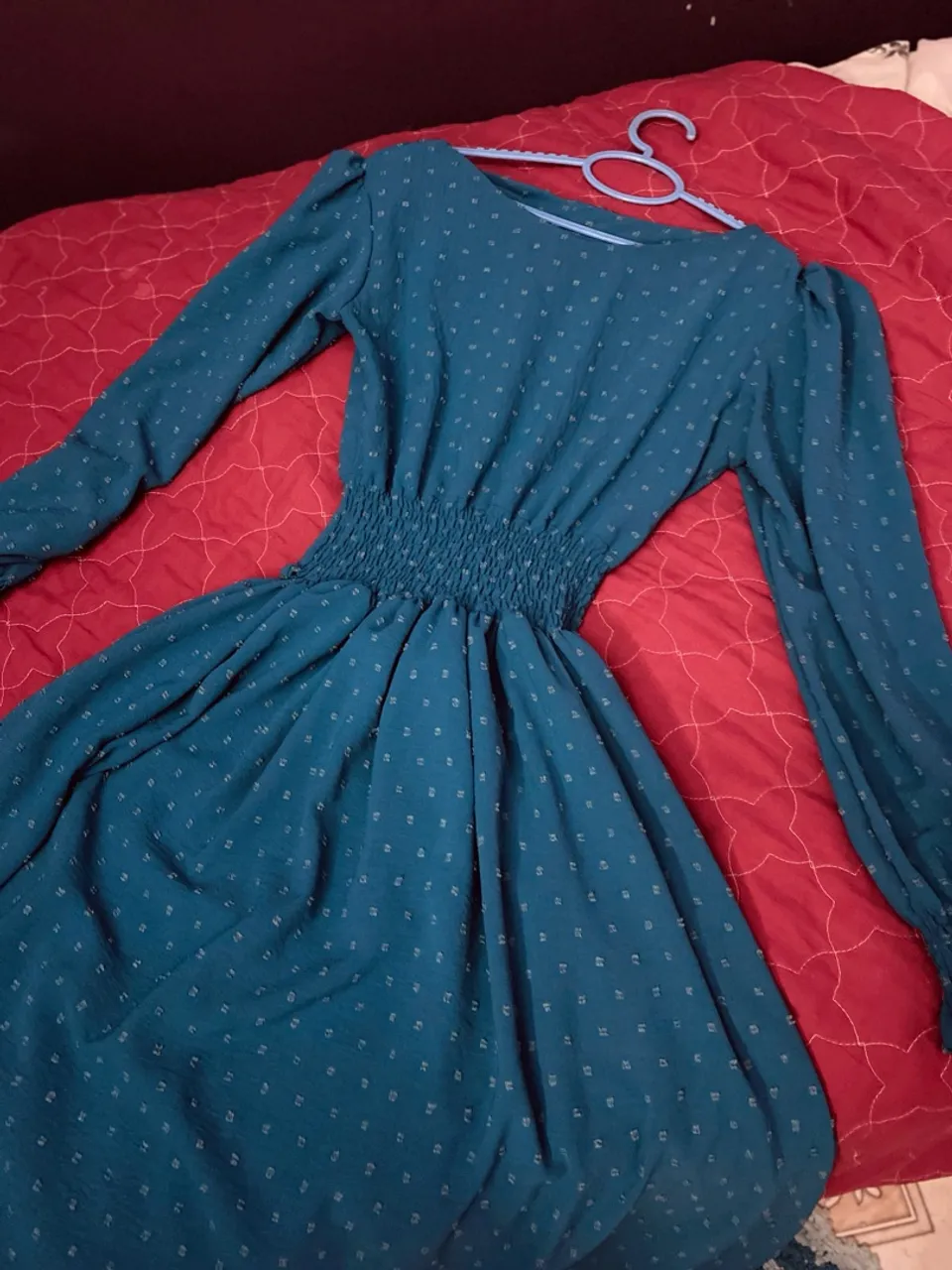Vestido Azul com Detalhes e Manga Longa