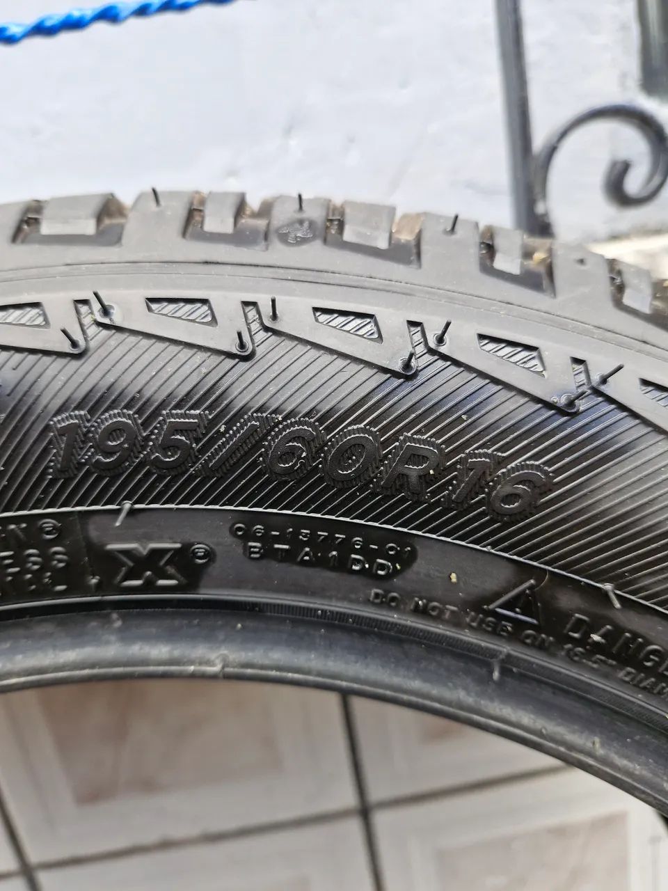 Pneu Michelin 195/60 R16 - Foto 3