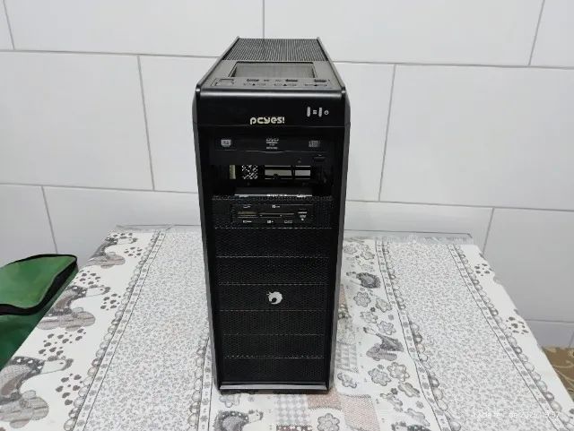 Gabinete de PC com Fonte e Coolers