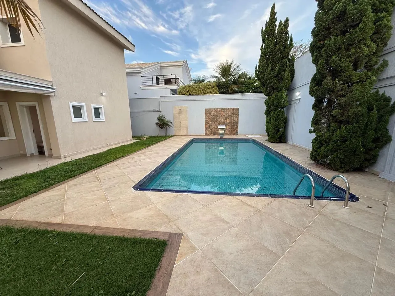 CASA 4 SUITES MOBILIADA ALPHAVILLE