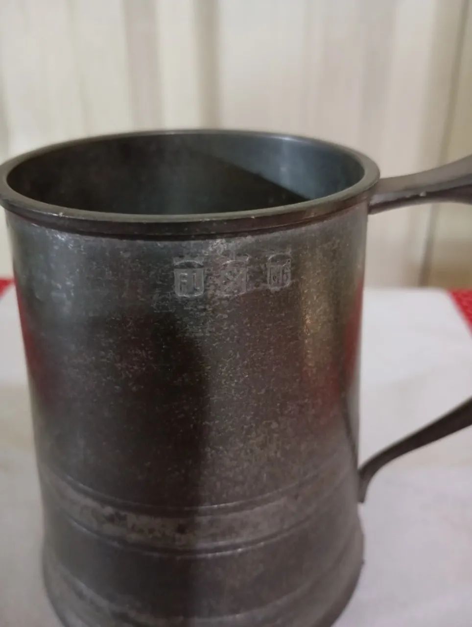 caneca antiga estanho com marcação faeman - Foto 5