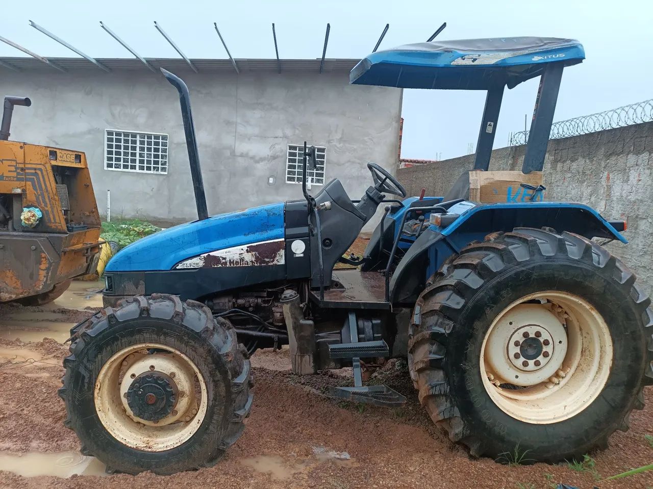 Trator Agrícola New Holland TL75E 