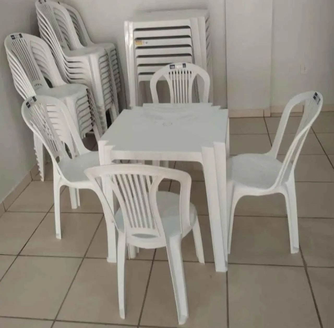 Conjunto de mesa e cadeiras de plástico Tramontina. Produto novo!!!  - Foto 4