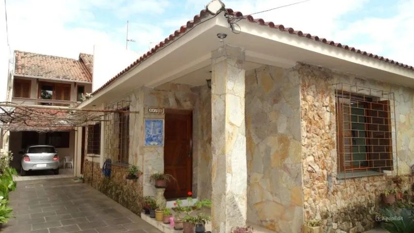 Excelente oportunidade Residência composta por duas casas no mesmo terreno. 