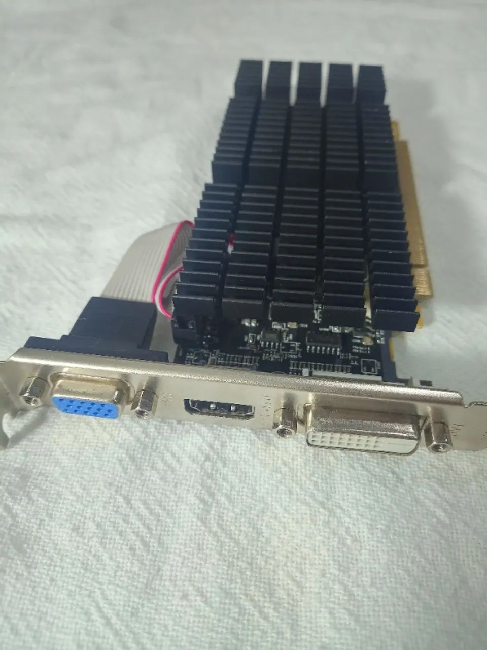 AMD Radeon R5 220 AFR5220-2048D3L9-V2 USADA - Foto 3